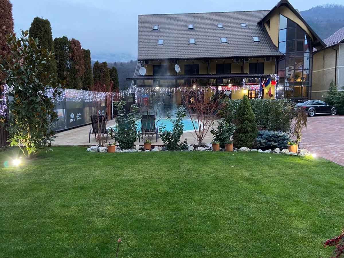 Pensiunea Alfrid Călimăneşti Bagian luar foto